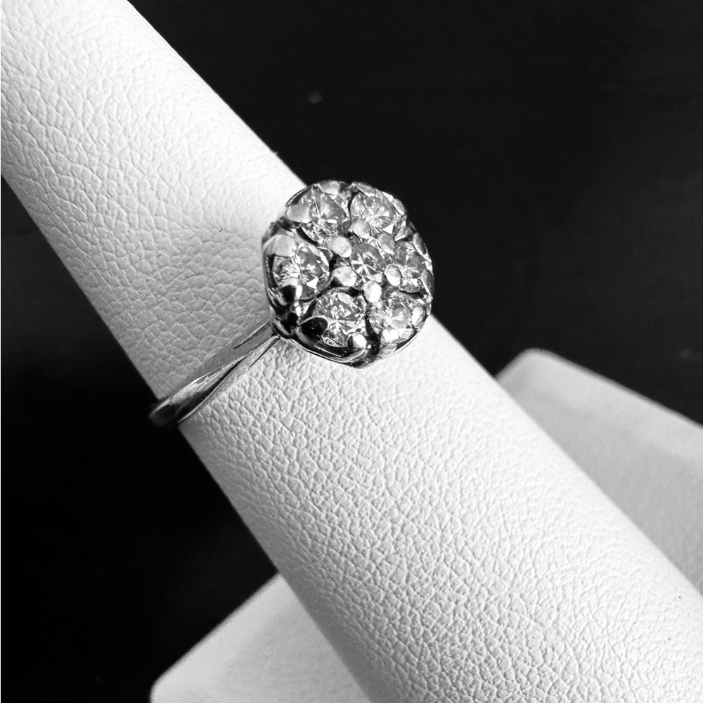 14K White Gold and Diamond Cluster Ring Classic Round Halo Engagement size 6